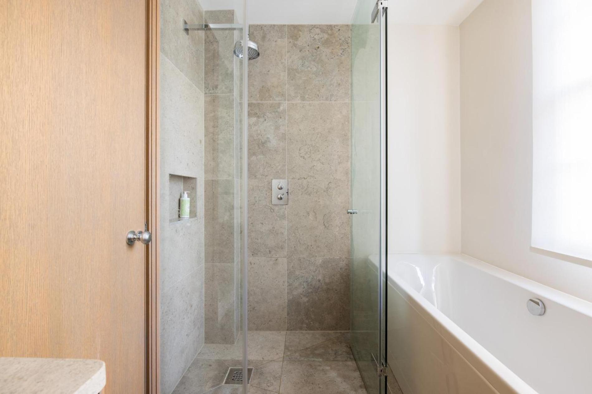 Sunny In Chelsea - Luxurious 3 Bedroom Chelsea Home لندن المظهر الخارجي الصورة