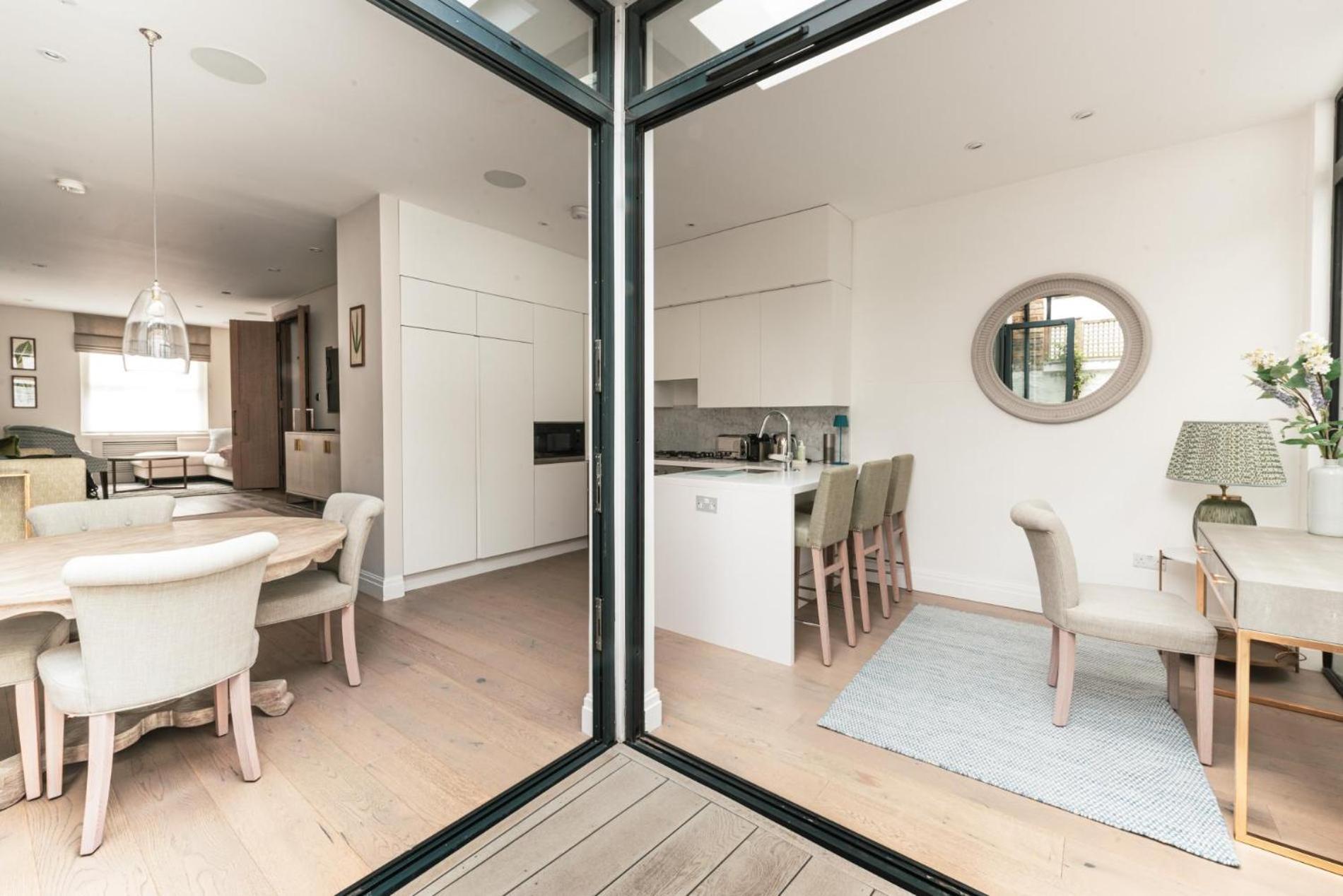 Sunny In Chelsea - Luxurious 3 Bedroom Chelsea Home لندن المظهر الخارجي الصورة